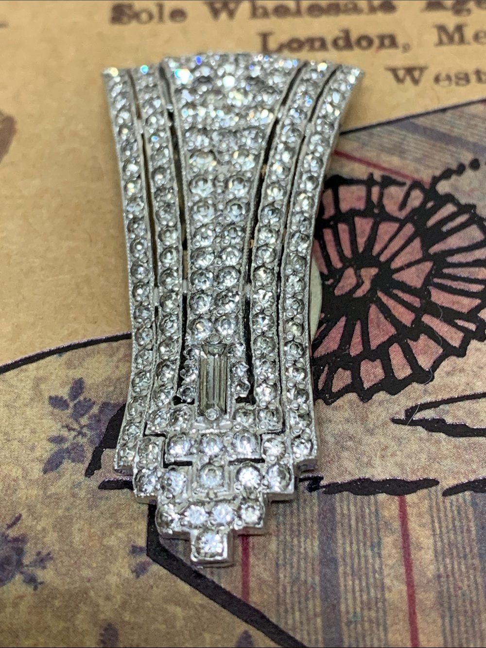 Beautiful Antique 1920’s Rhinestone Dress or Fur Clip